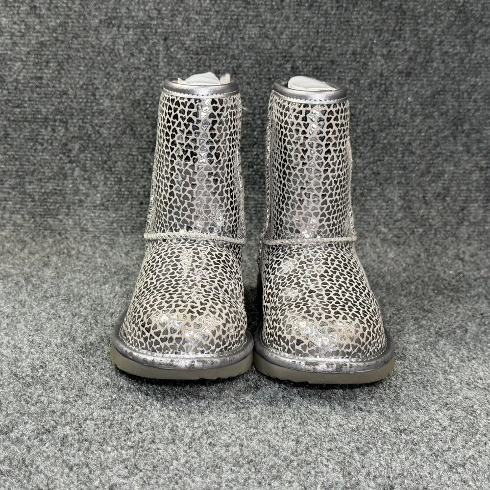 UGG Classic II Gel Hearts Winter Boots Kids 1 Grey Shearling Insulated Snow Shoe
